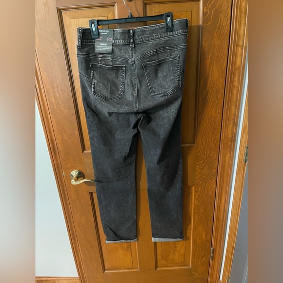 Torrid Bombshell Straight Black Acid Wash Jeans Size 14XT - Picture 2 of 6